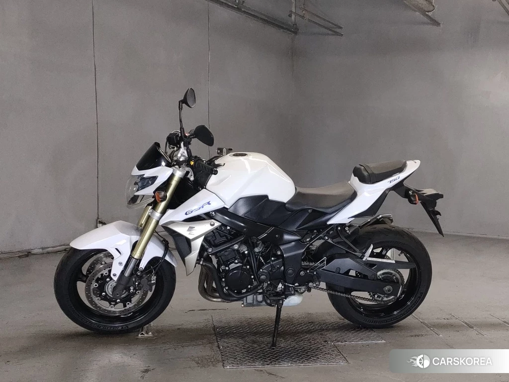 Проданный Suzuki GSR750 2012 из Японии, фото 2