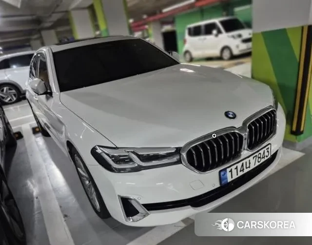 BMW 5 Series (G30) 2023 Белый из Кореи, фото 2