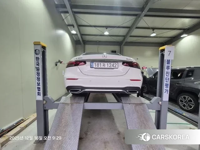 Mercedes-Benz E-Class W213 2022 Белый из Кореи, фото 2