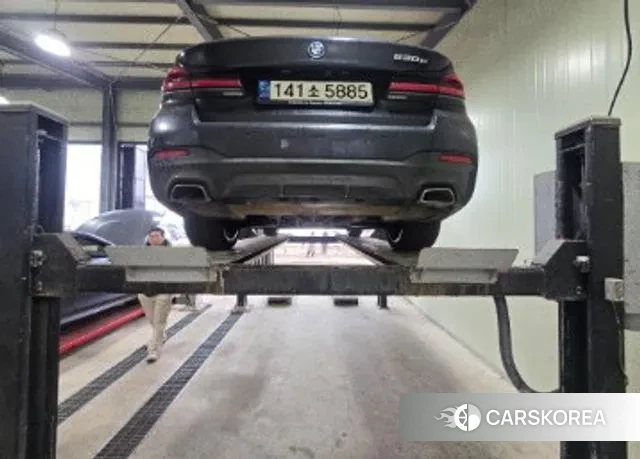 BMW 5 Series (G30) 2022 Черный из Кореи, фото 2