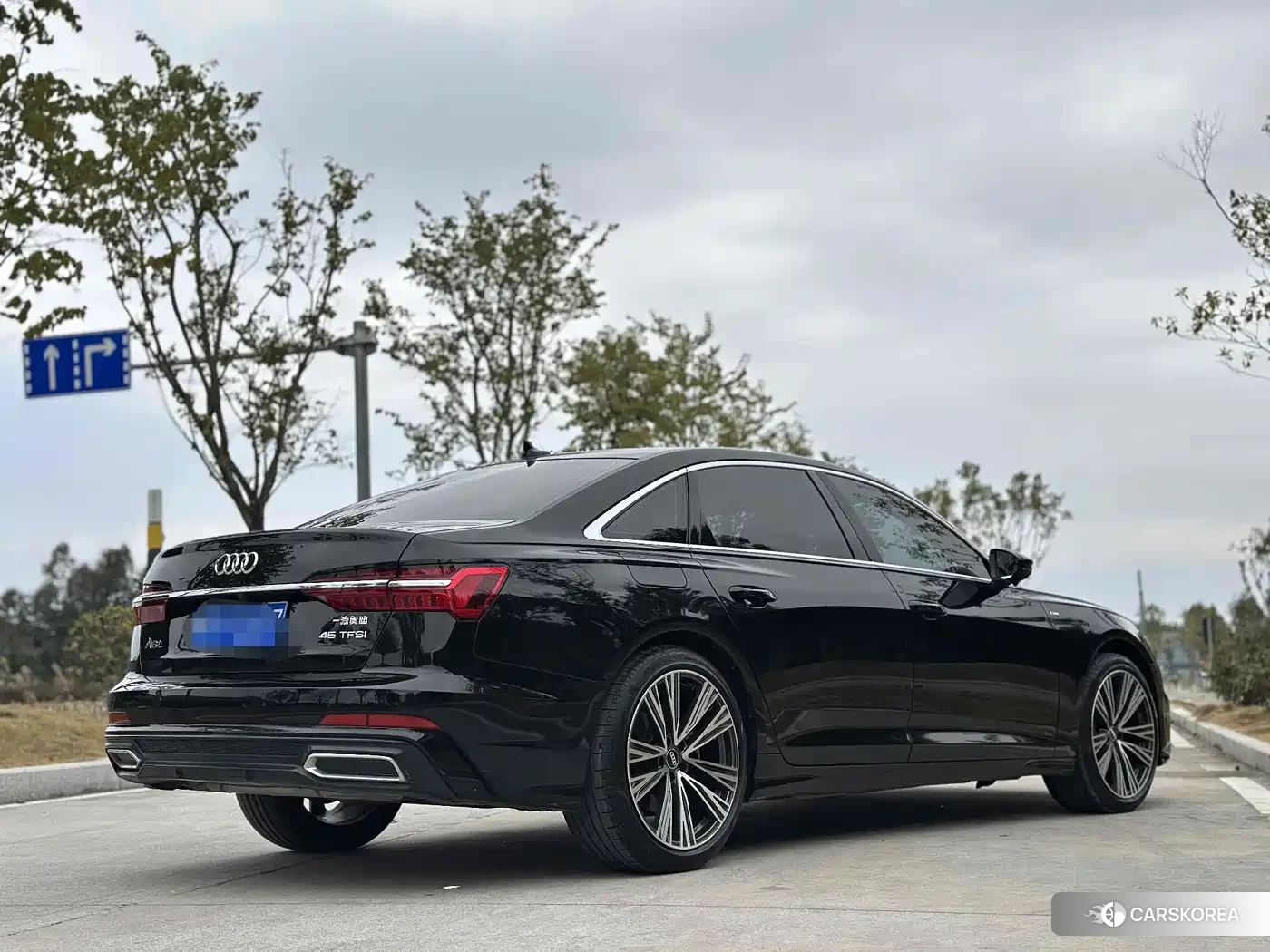 Audi A6L 2021 Черный из Китая, фото 2