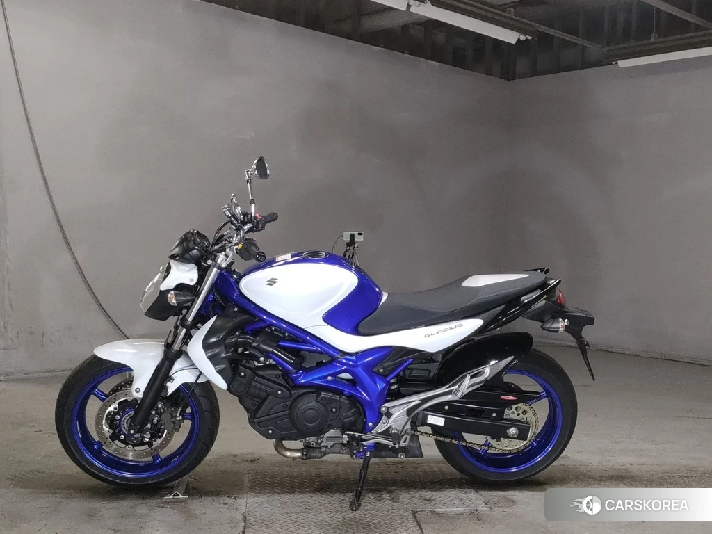 Проданный Suzuki GLADIUS 400 2012 из Японии, фото 2