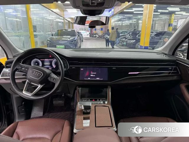 Audi Q7 2023 Черный из Китая, фото 2