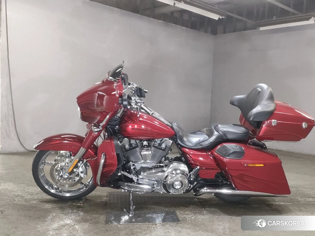 Проданный Harley-Davidson Street Glide FLHXSE1800 CVO 2016 из Японии, фото 2