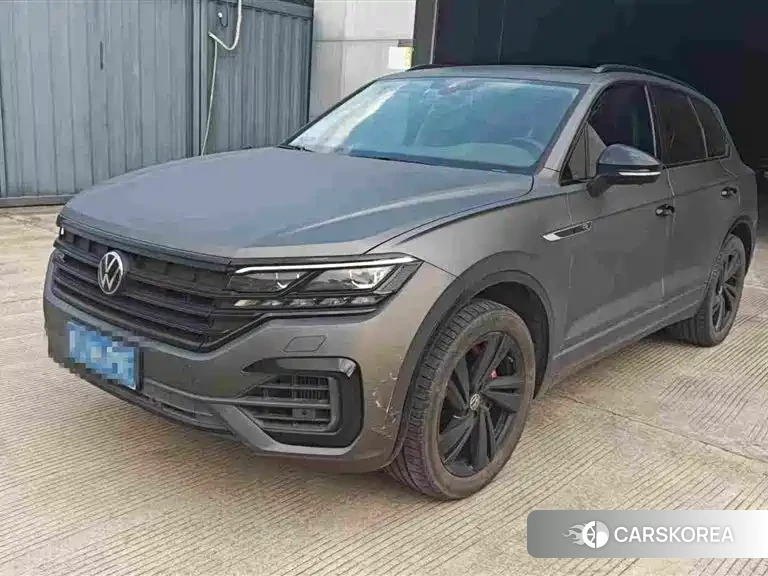 Volkswagen Touareg 2024 Silver/gray из Китая, фото 2