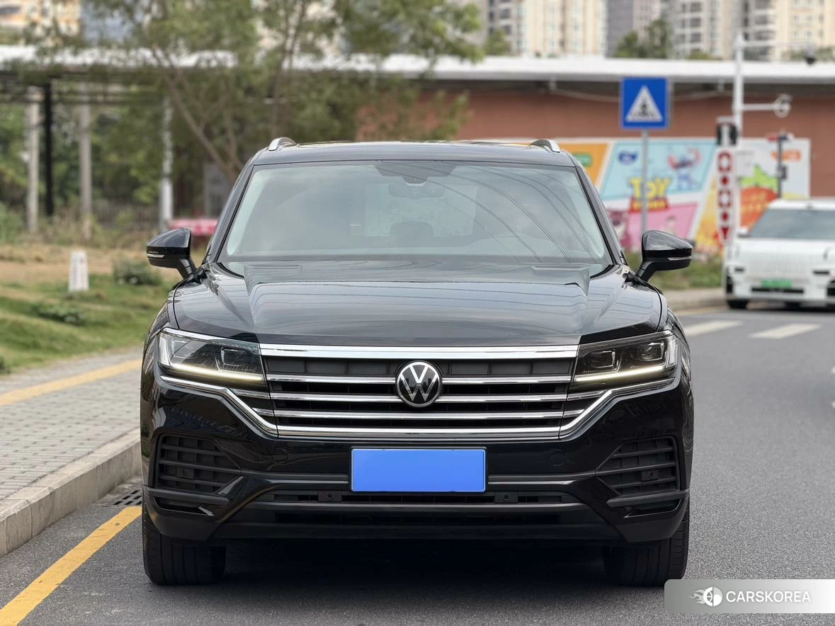 Volkswagen Touareg 2022 Черный из Китая, фото 5