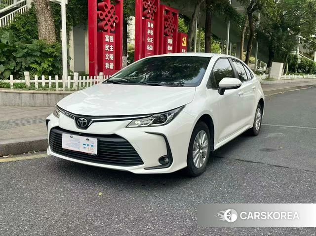 Toyota Corolla 2023 Белый из Китая, фото 2