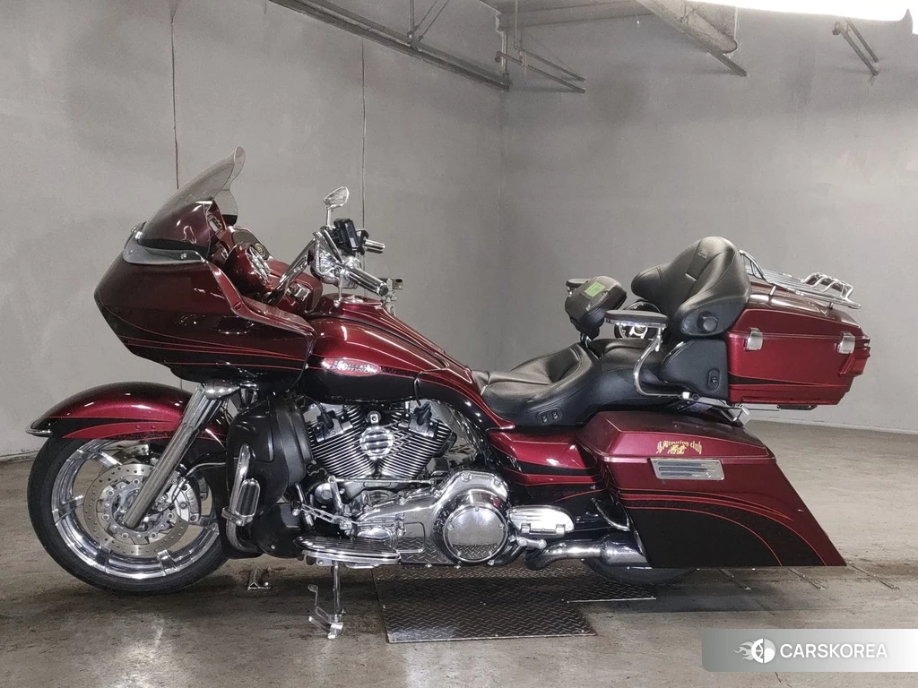 Проданный Harley-Davidson Road Glide FLTRUSE1800 CVO 2011 из Японии