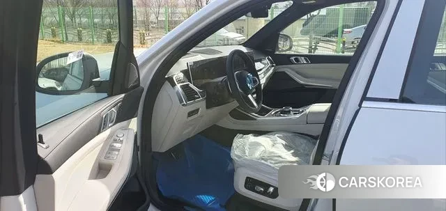 BMW X7 (G07) 2025 Белый из Кореи, фото 2