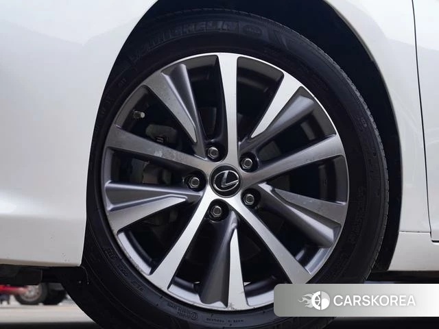 Lexus ES id 3890790 из Китая 12