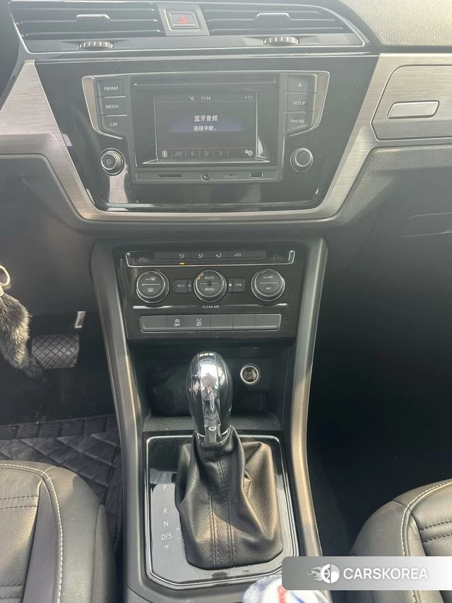 Volkswagen Touran L id 4209122 из Китая 9
