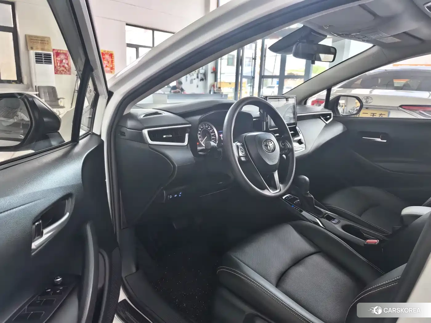 Toyota Corolla 2023 Белый из Китая, фото 2