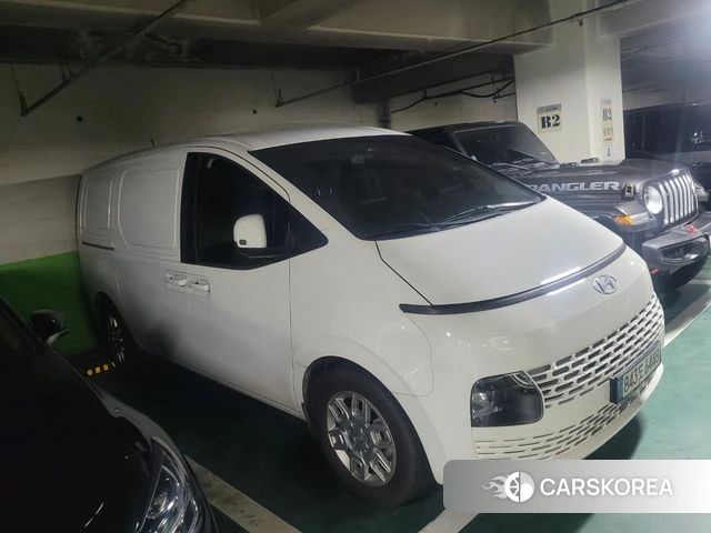 Hyundai Staria 2023 Белый из Кореи, фото 2