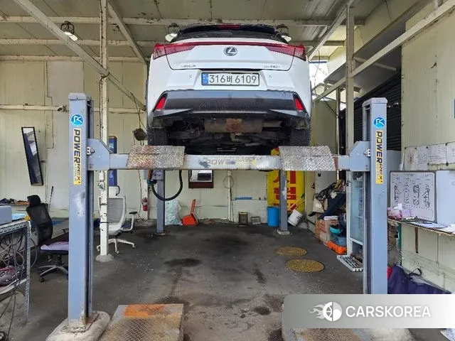 Lexus UX250h 2019 Белый из Кореи, фото 2