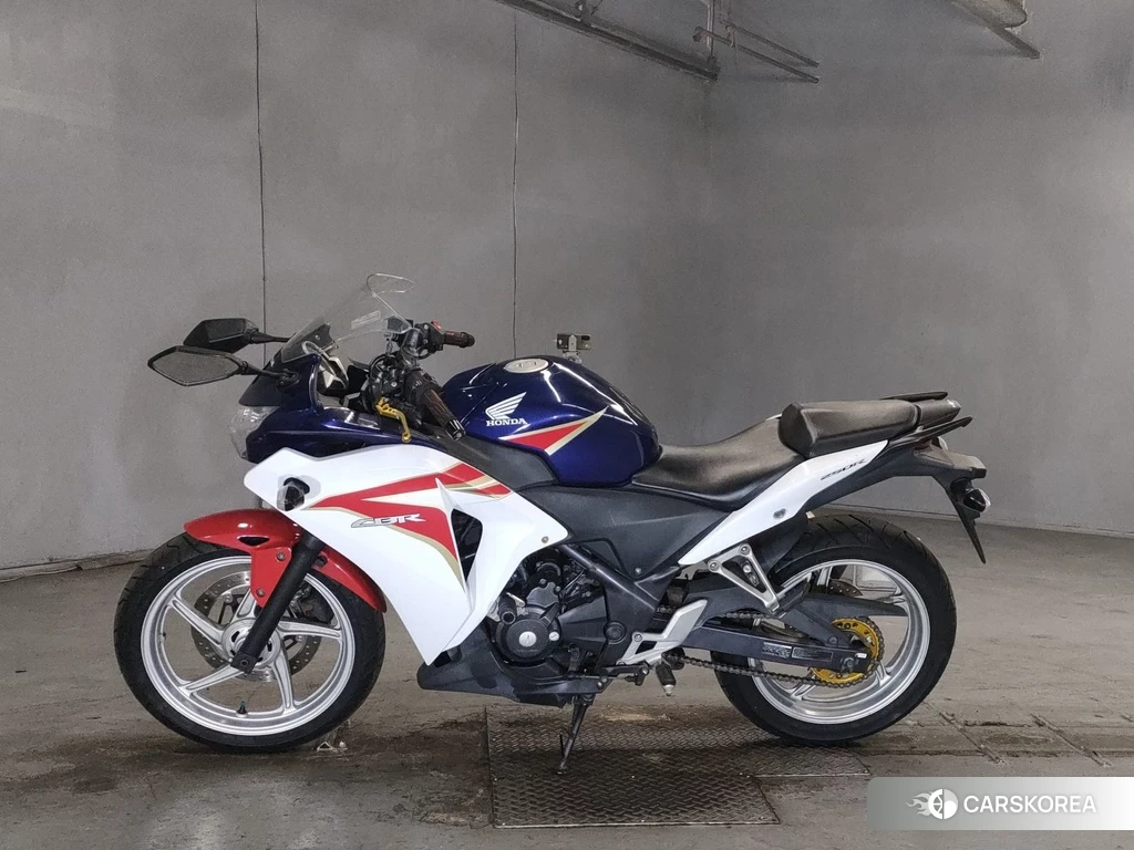 Проданный Honda CBR250R id 4076025 из Японии, фото 2