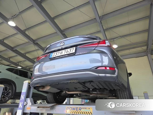 Lexus ES300h 7th generation 2024 Серый из Кореи, фото 2