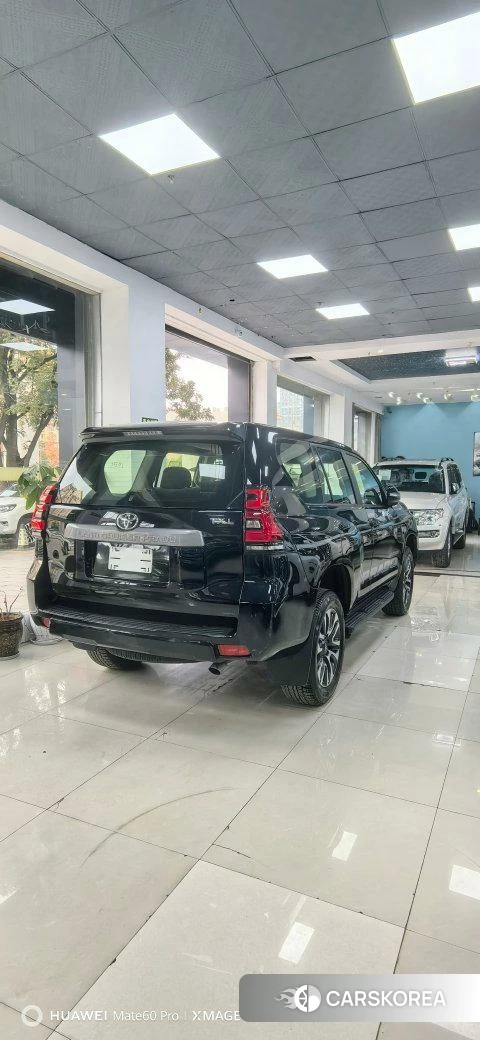 Toyota Prado (imported) 2023 Черный из Китая, фото 2
