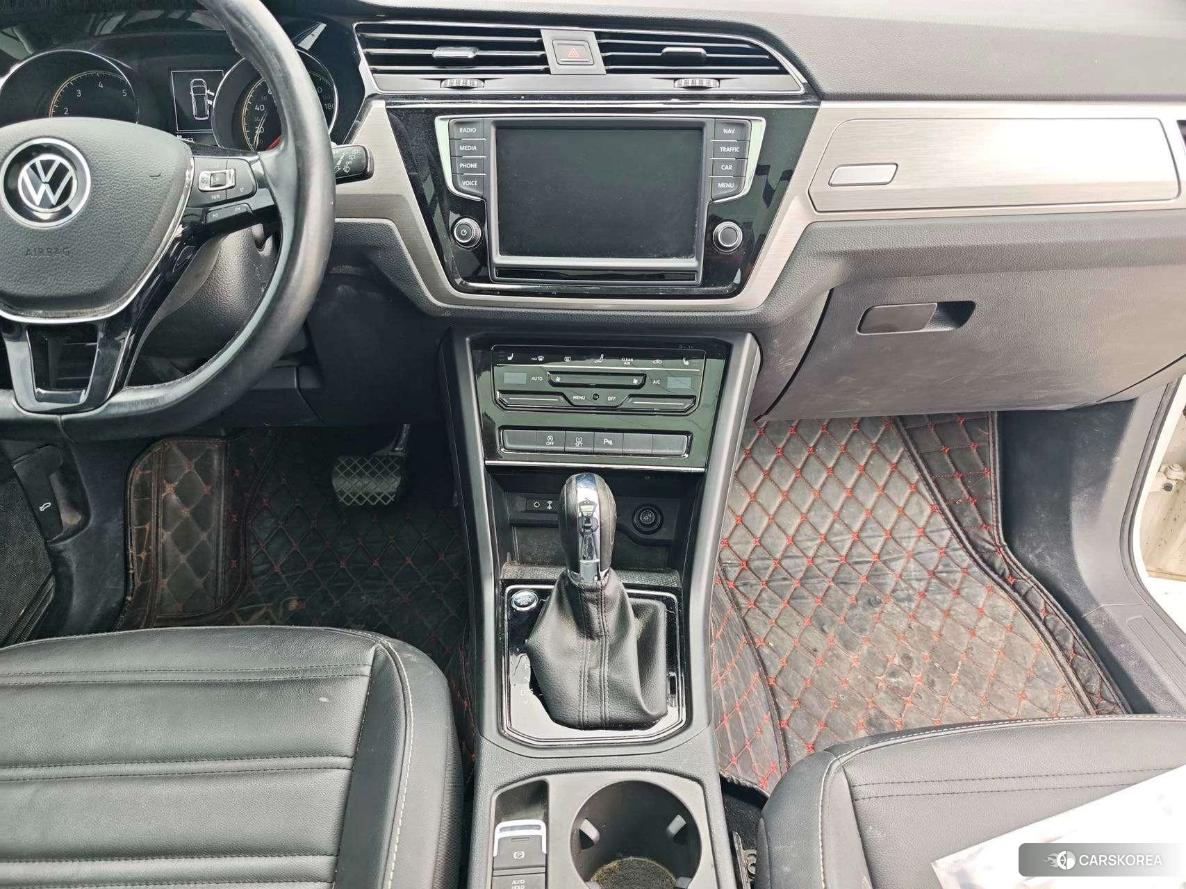 Volkswagen Touran L 2020 Белый из Китая, фото 2