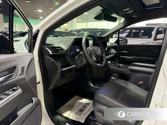 Toyota Saina 2023 Белый из Китая, фото 3