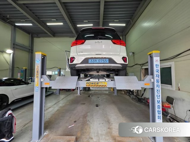 Kia Niro Plus 2022 Белый из Кореи, фото 2