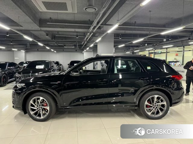 Audi Q5 (80A) 2025 Черный из Кореи, фото 5