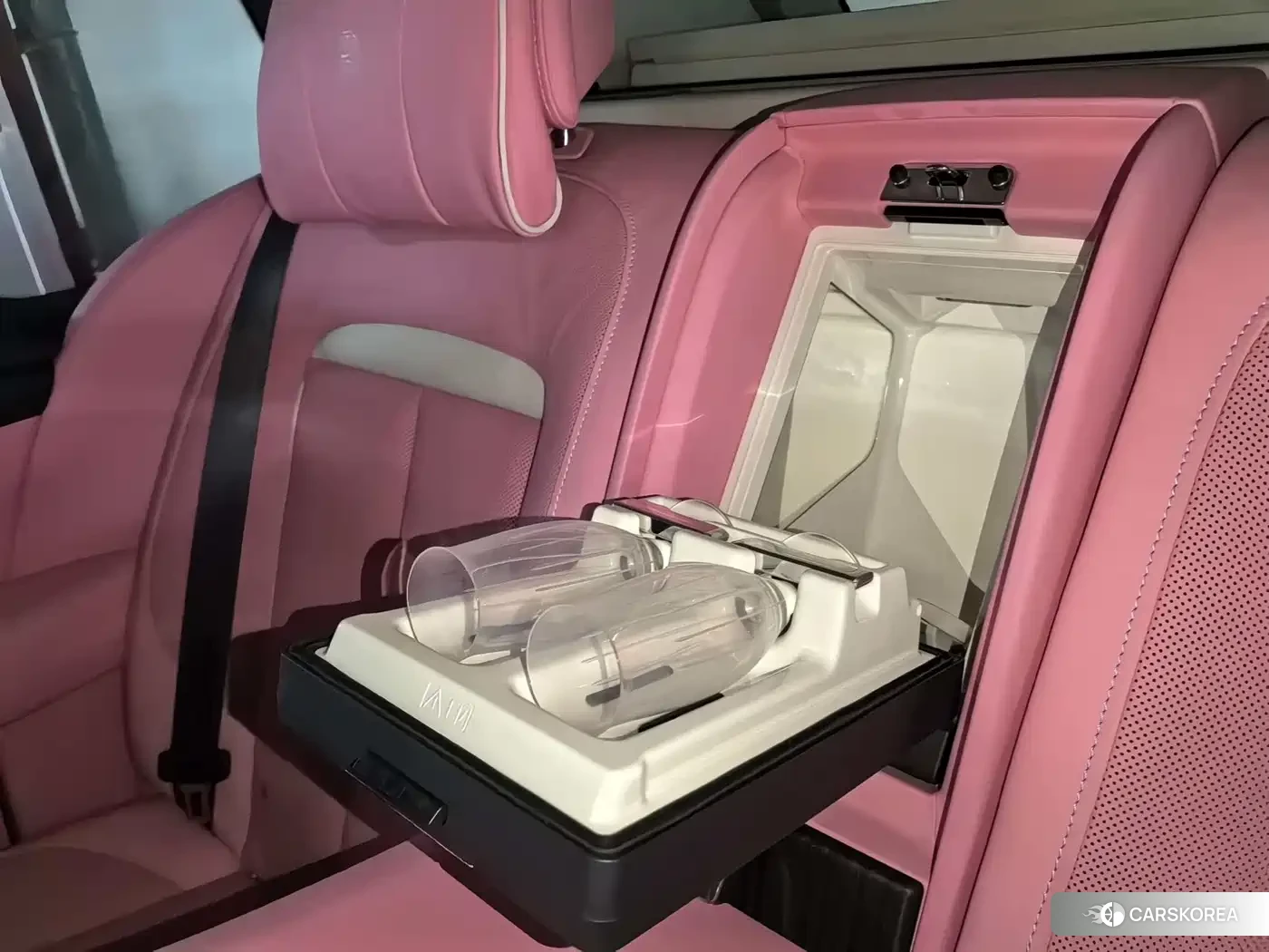Rolls-Royce Cullinan 2023 Red/purple из Китая, фото 6