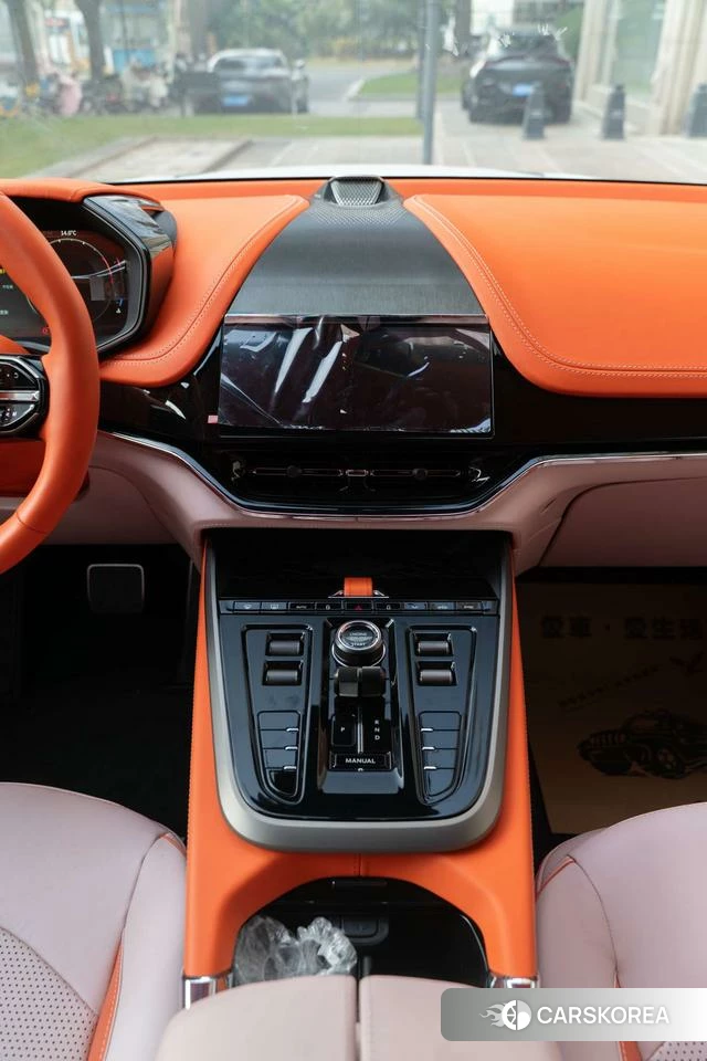 Aston Martin DBX 2025 Белый из Китая, фото 5