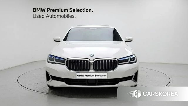 BMW 5 Series (G30) 2021 Белый из Кореи, фото 2