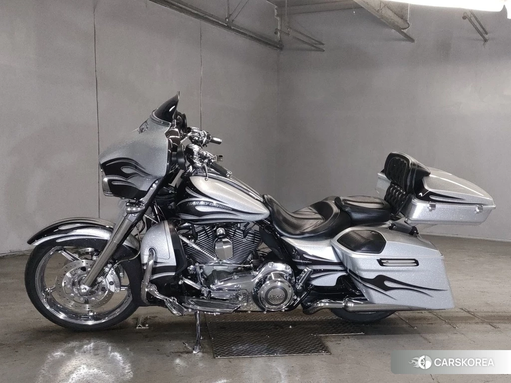 Проданный Harley-Davidson Street Glide FLHXSE1800 CVO 2015 из Японии