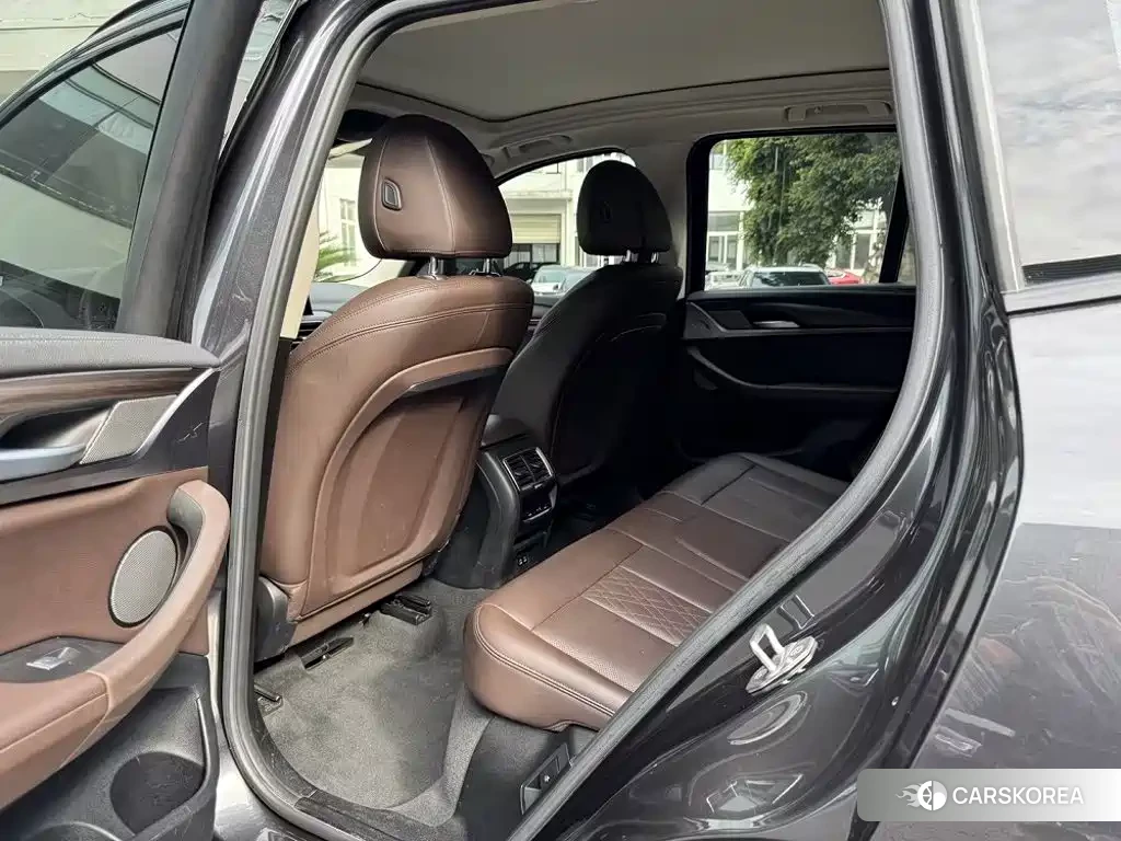 BMW X3 2023 Silver/gray из Китая, фото 2