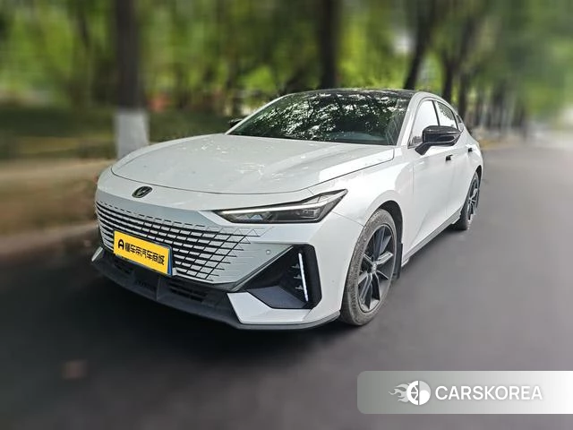 Chang'an UNI-V 2022 Белый из Китая, фото 2