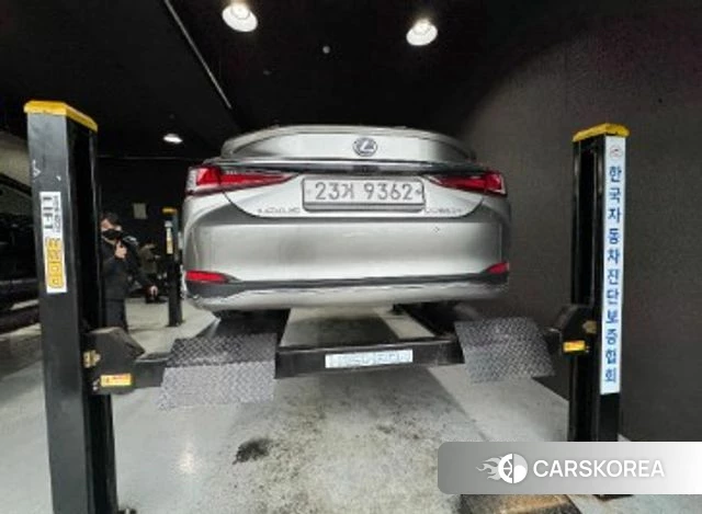 Lexus ES300h 7th generation 2019 Серебристо-серый из Кореи, фото 2