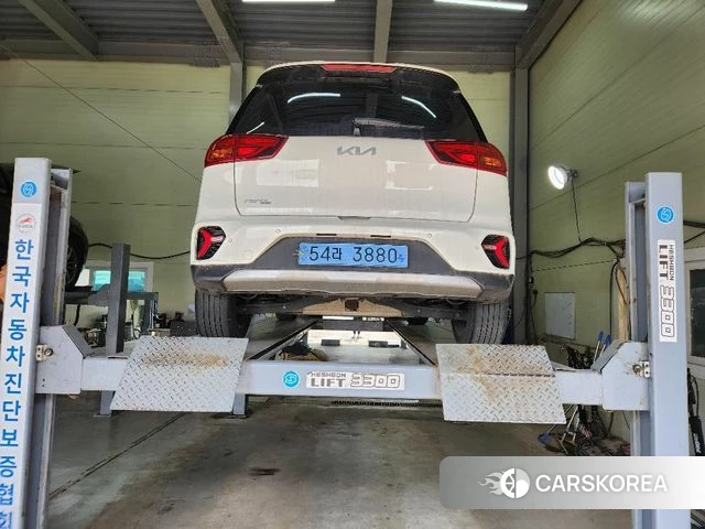 Kia Niro Plus 2022 Белый из Кореи, фото 2