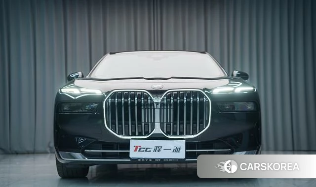 BMW 7 series 2025 Черный из Китая, фото 2