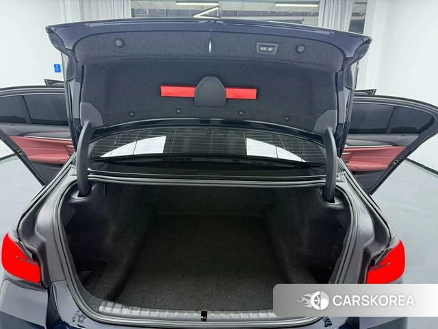 BMW 5 series 2022 Черный из Китая, фото 2
