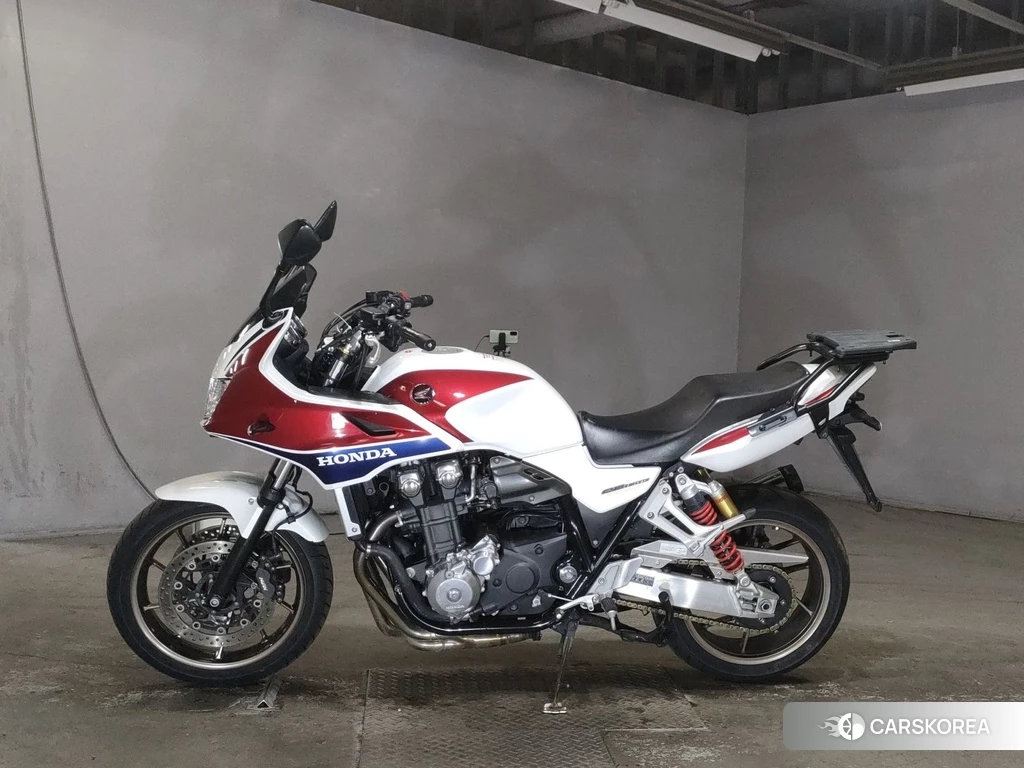 Проданный Honda CB1300SF BOLDOR 2015 из Японии, фото 2