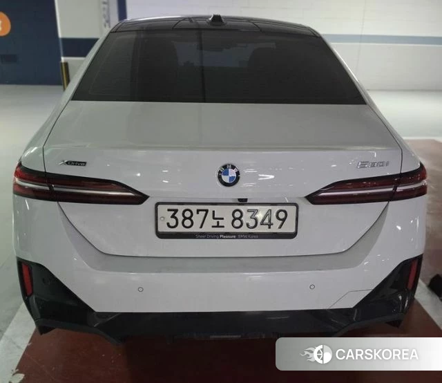 BMW 5 Series (G60) 2024 Белый из Кореи, фото 2