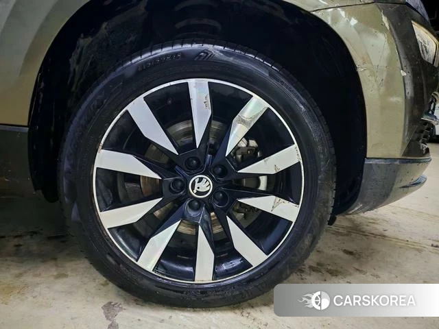 Skoda Krok 2018 Зеленый из Китая, фото 2