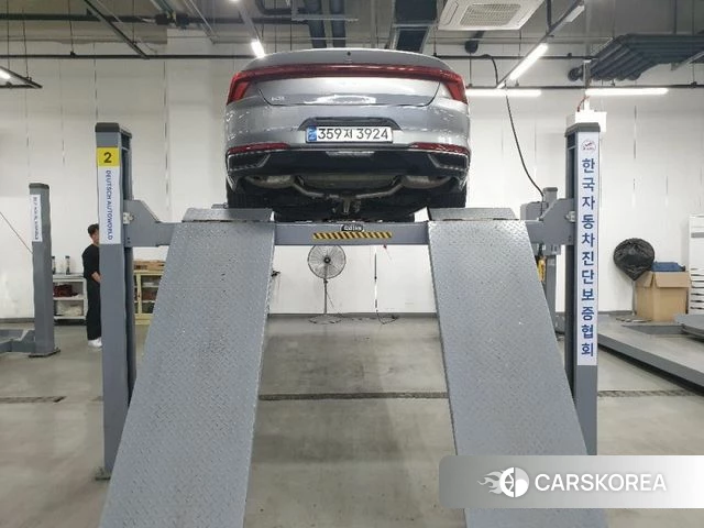 Kia K8 2022 Серебристо-серый из Кореи, фото 2