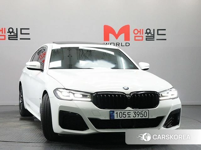 BMW 5 Series (G30) 2023 Белый из Кореи, фото 2