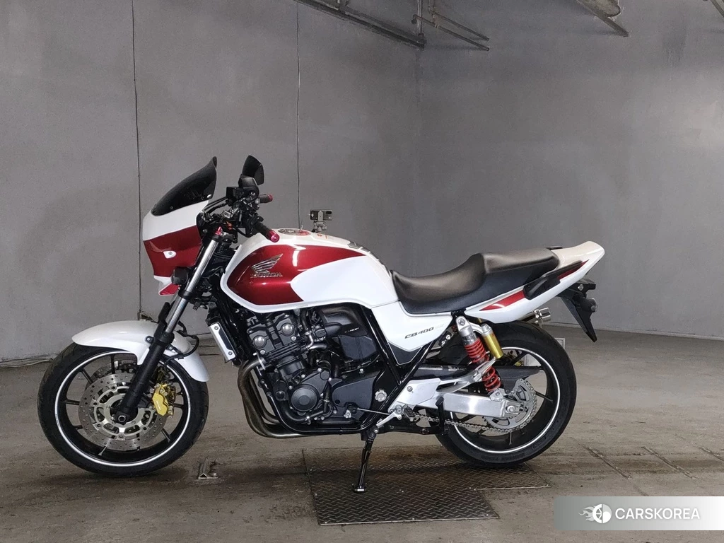 Проданный Honda CB400SF 2015 из Японии, фото 2