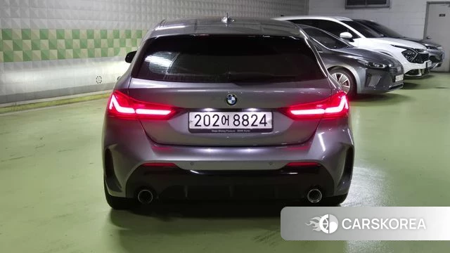 BMW 1 Series (F40) 2023 Серебристо-серый из Кореи, фото 2