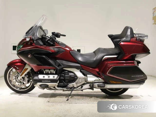 Проданный Honda GL1800 TOUR DCT 2018 из Японии