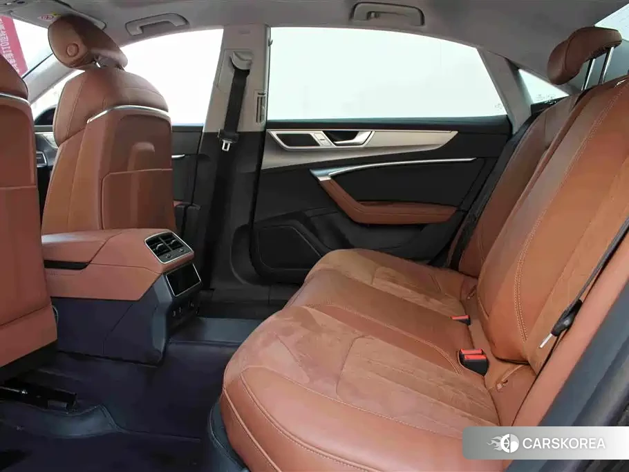 Audi A7L id 4659771 из Китая 10