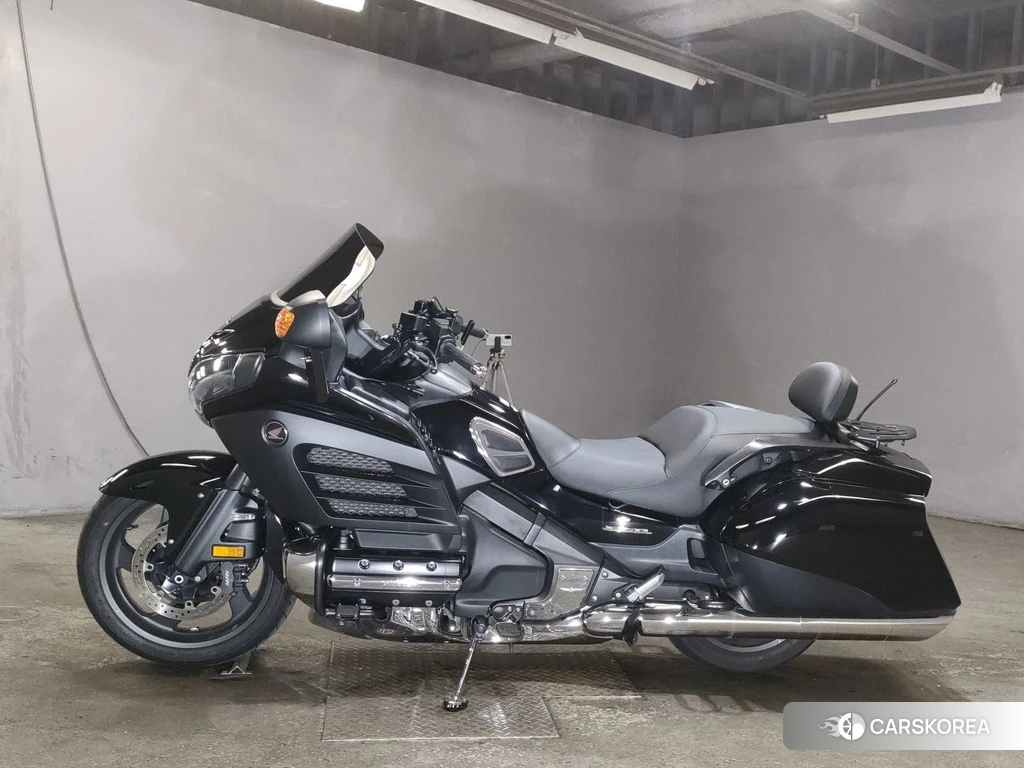Проданный Honda GL1800 F6B 2014 из Японии