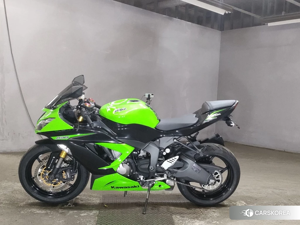 Проданный Kawasaki ZX-6R NINJA 2013 из Японии, фото 2