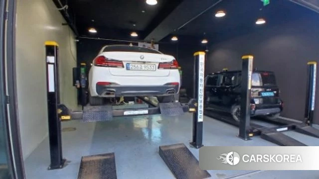 BMW 5 Series (G30) 2018 Белый из Кореи, фото 2