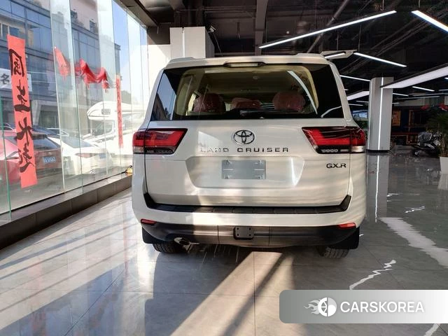 Toyota Land Cruiser (imported) 2024 Белый из Китая, фото 2