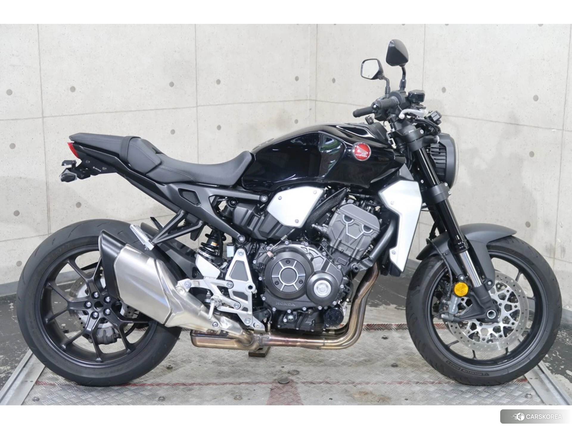 Проданный Honda CB1000R id 4184855 из Японии, фото 2