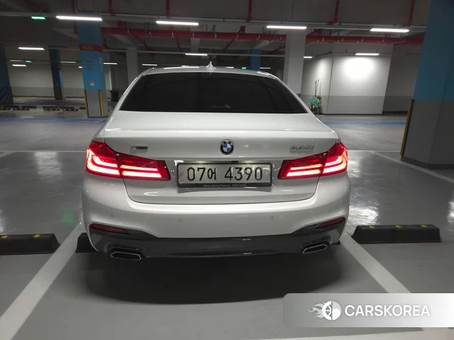 BMW 5 Series (G30) 2018 Белый из Кореи, фото 2